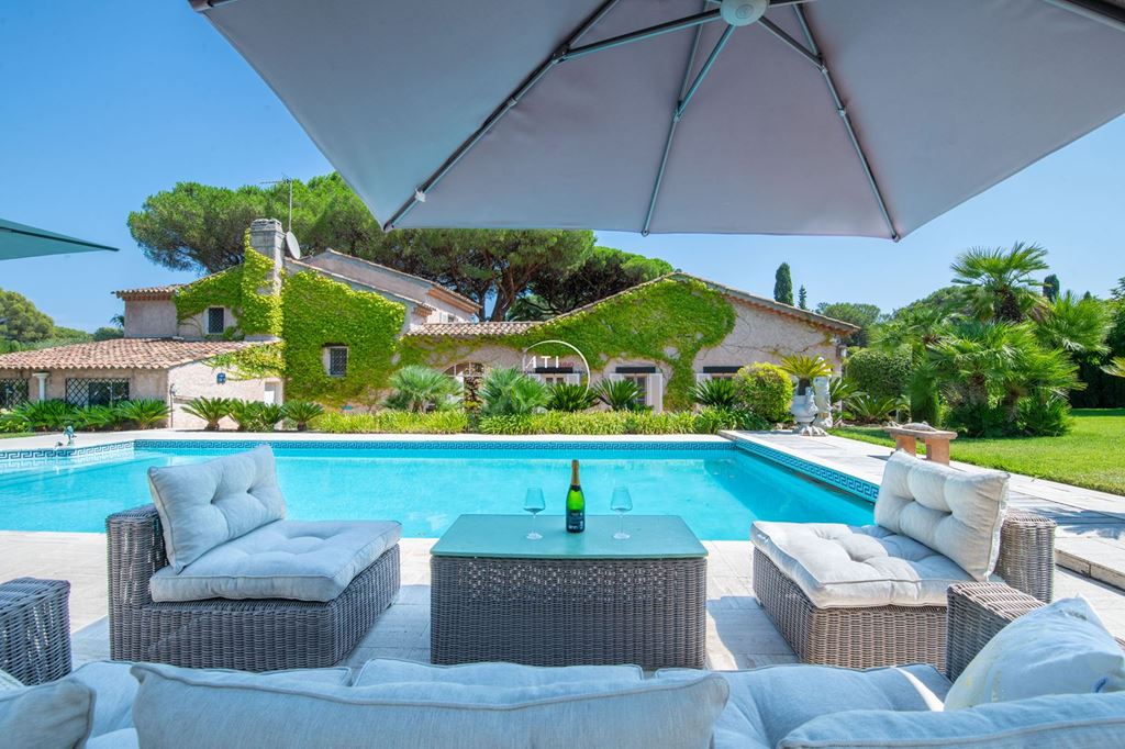 Maison de maître SAINTE MAXIME 3490000€ AZUR TRANSACTIONS IMMOBILIERES